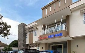 RedDoorz Plus @ Jalan P. Emir Moeh Noer Lampung